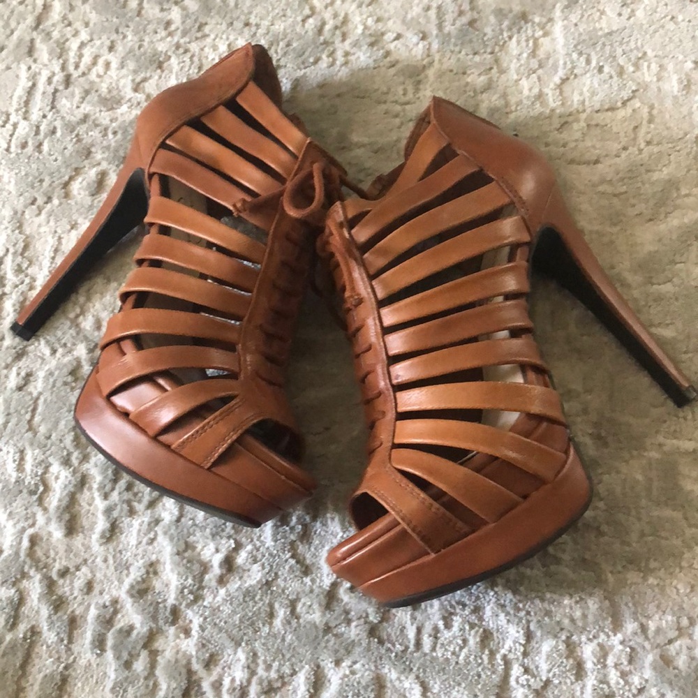 Jessica Simpson - Cognac tan platform heels 6.5
